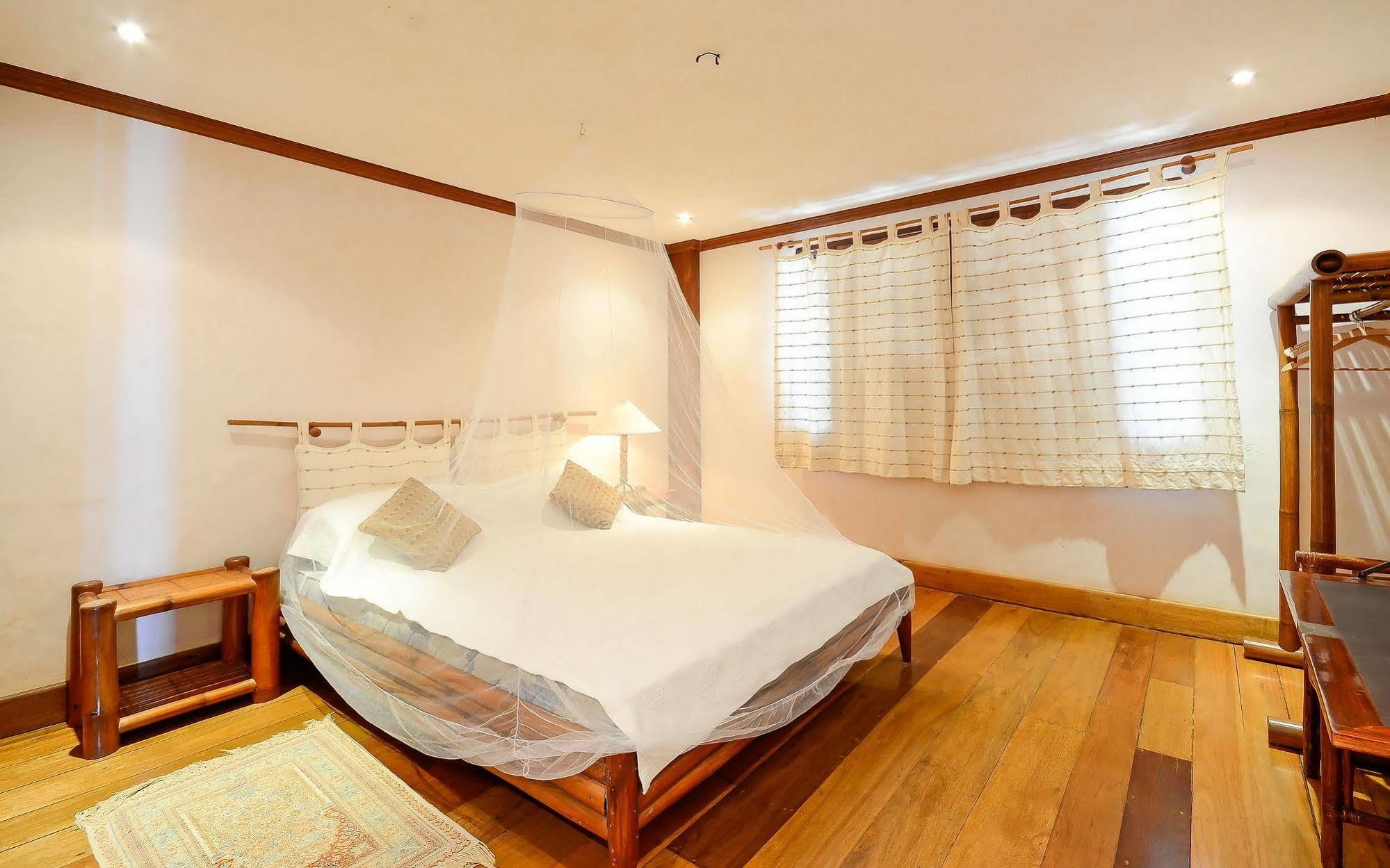 White Beach De Boracay Balabag  Экстерьер фото